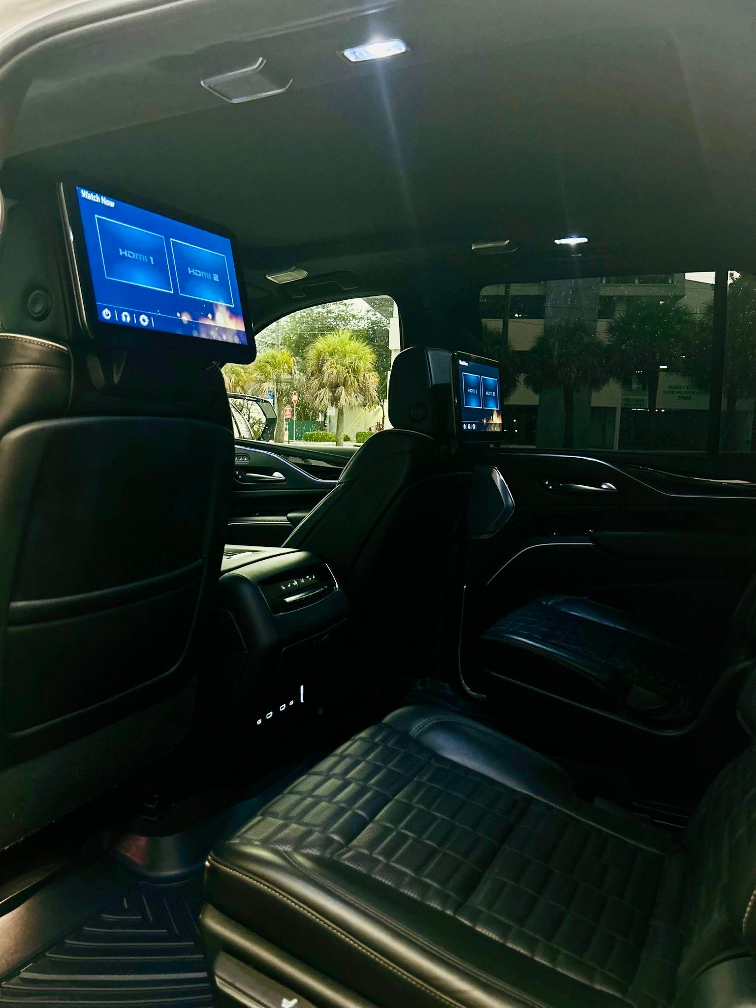 Cadillac Escalade - V