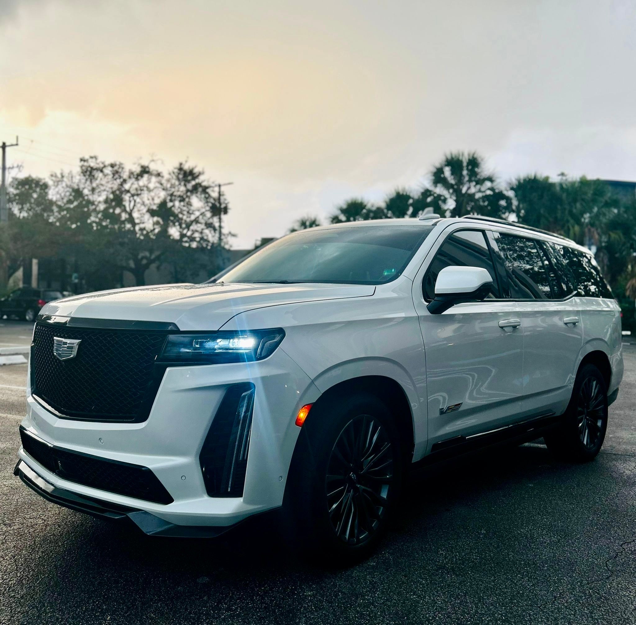 Cadillac Escalade - V