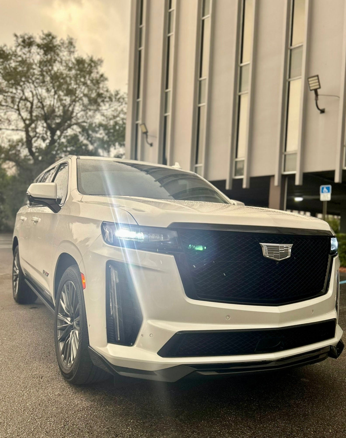 Cadillac Escalade - V